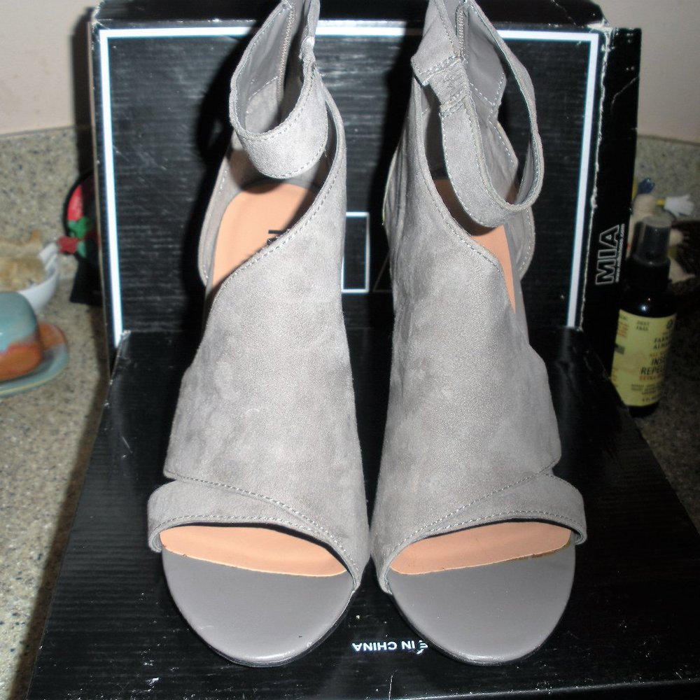 MIA NEW IN BOX gray suede booties open toed, Perfect!